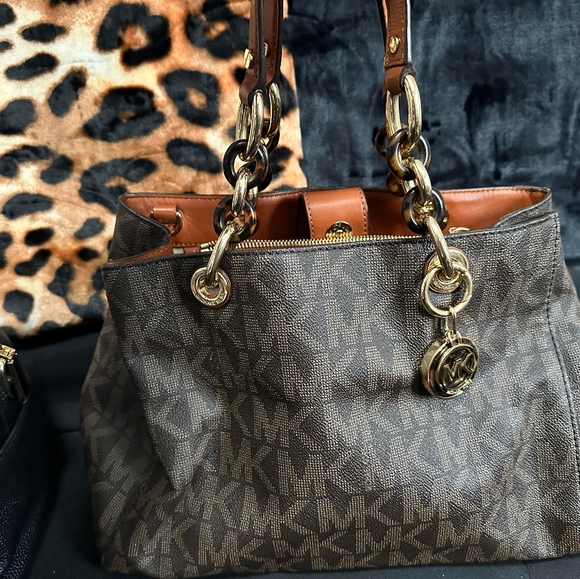 Michael Kors Purse - Picture 1 of 1